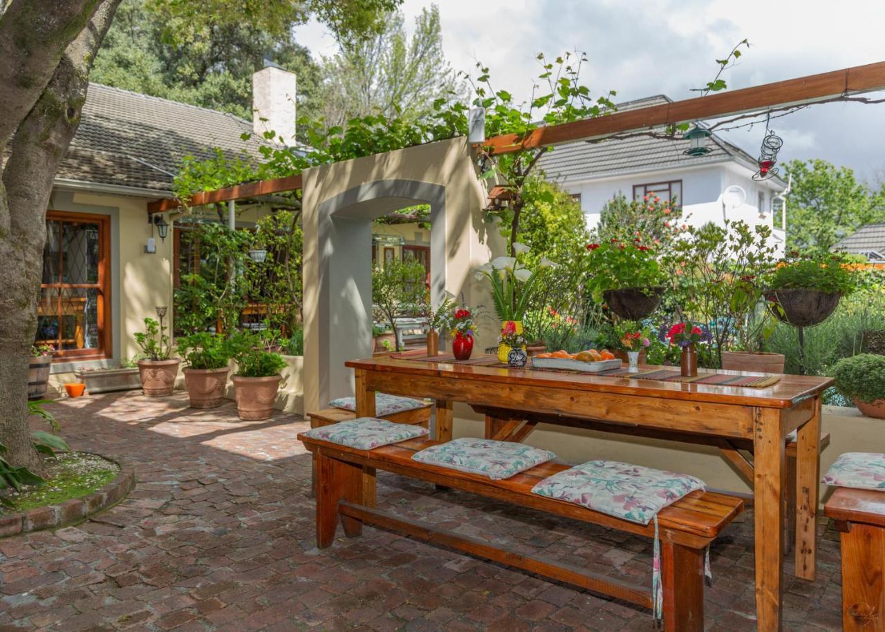 Bed & Breakfast 10 Alexander 4*